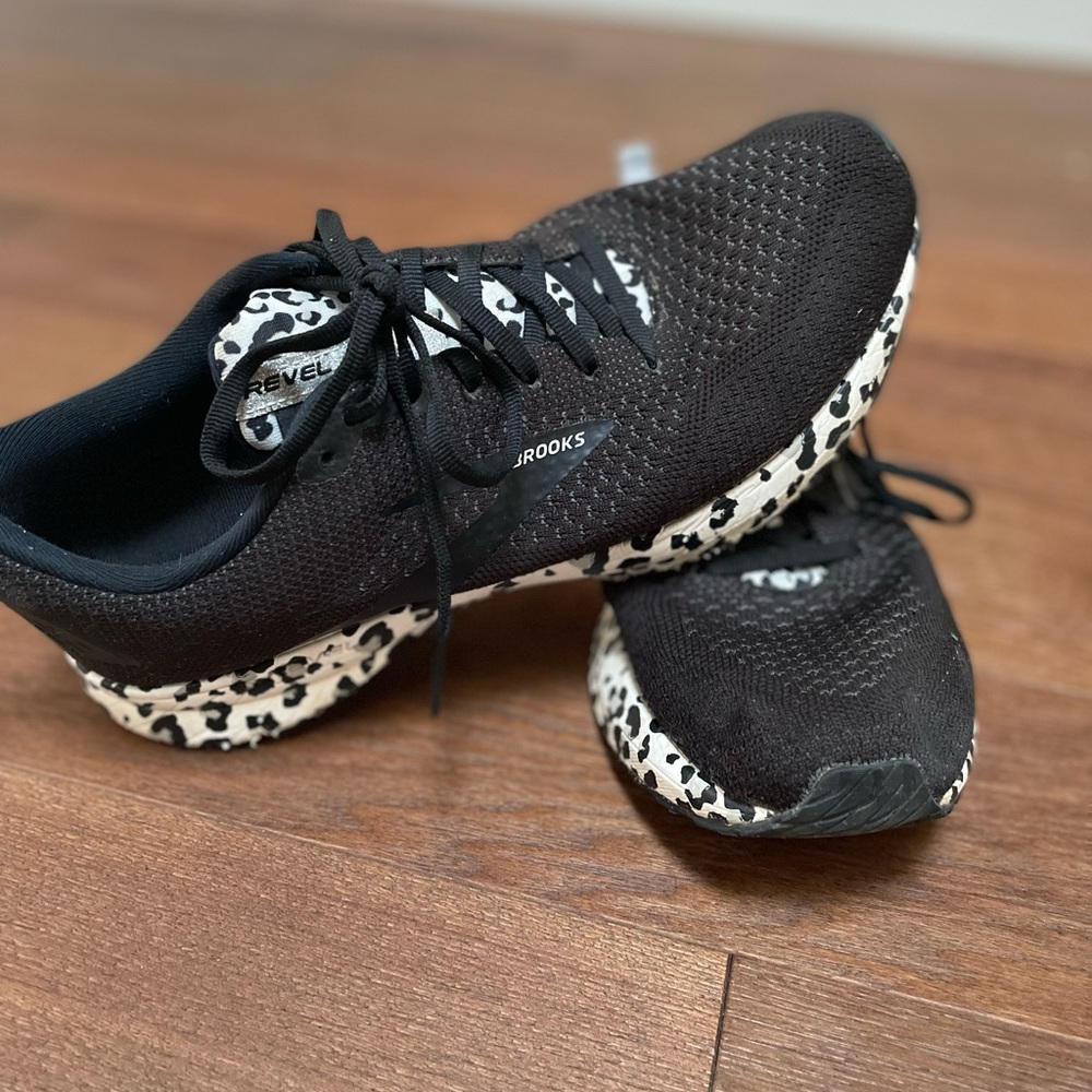 Women’s running shoes. Worn a few times.